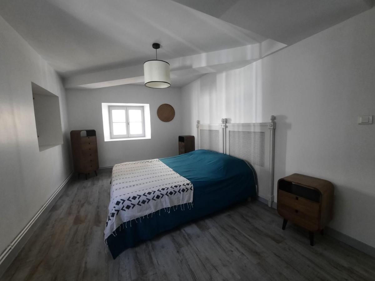 Duplex Place Du Marche Saint-Jean-dʼAngély Buitenkant foto